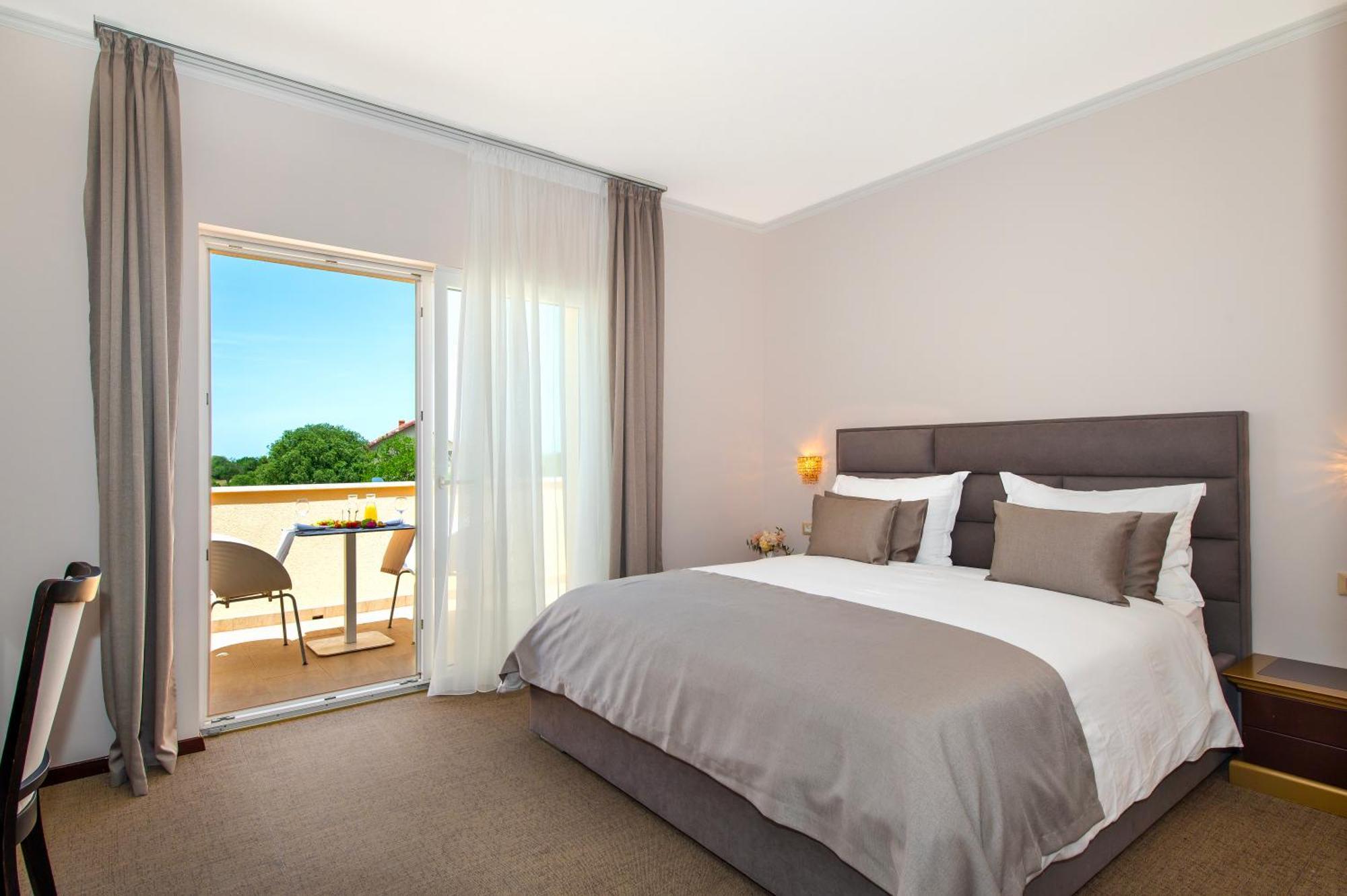 Guest Accommodation Atrium Gulin โลโซวาซ ภายนอก รูปภาพ