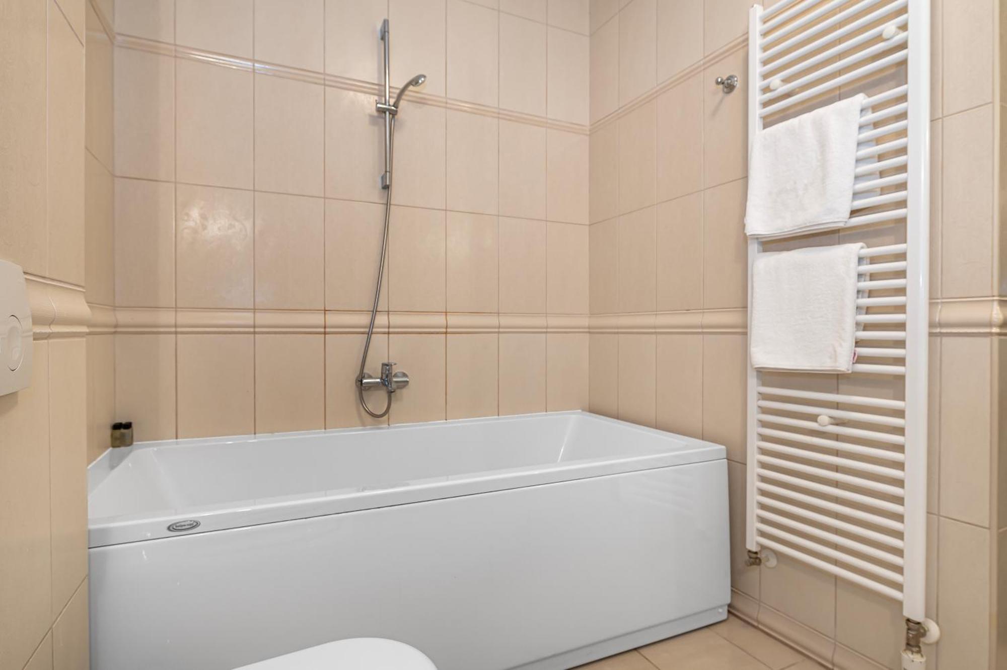 Guest Accommodation Atrium Gulin โลโซวาซ ภายนอก รูปภาพ