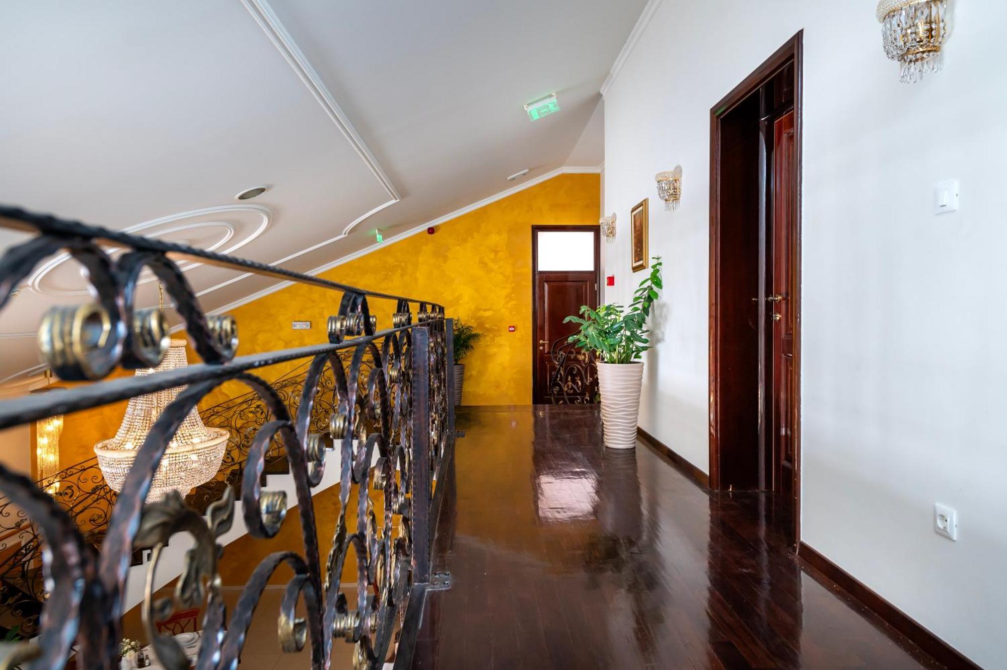 Guest Accommodation Atrium Gulin โลโซวาซ ภายนอก รูปภาพ