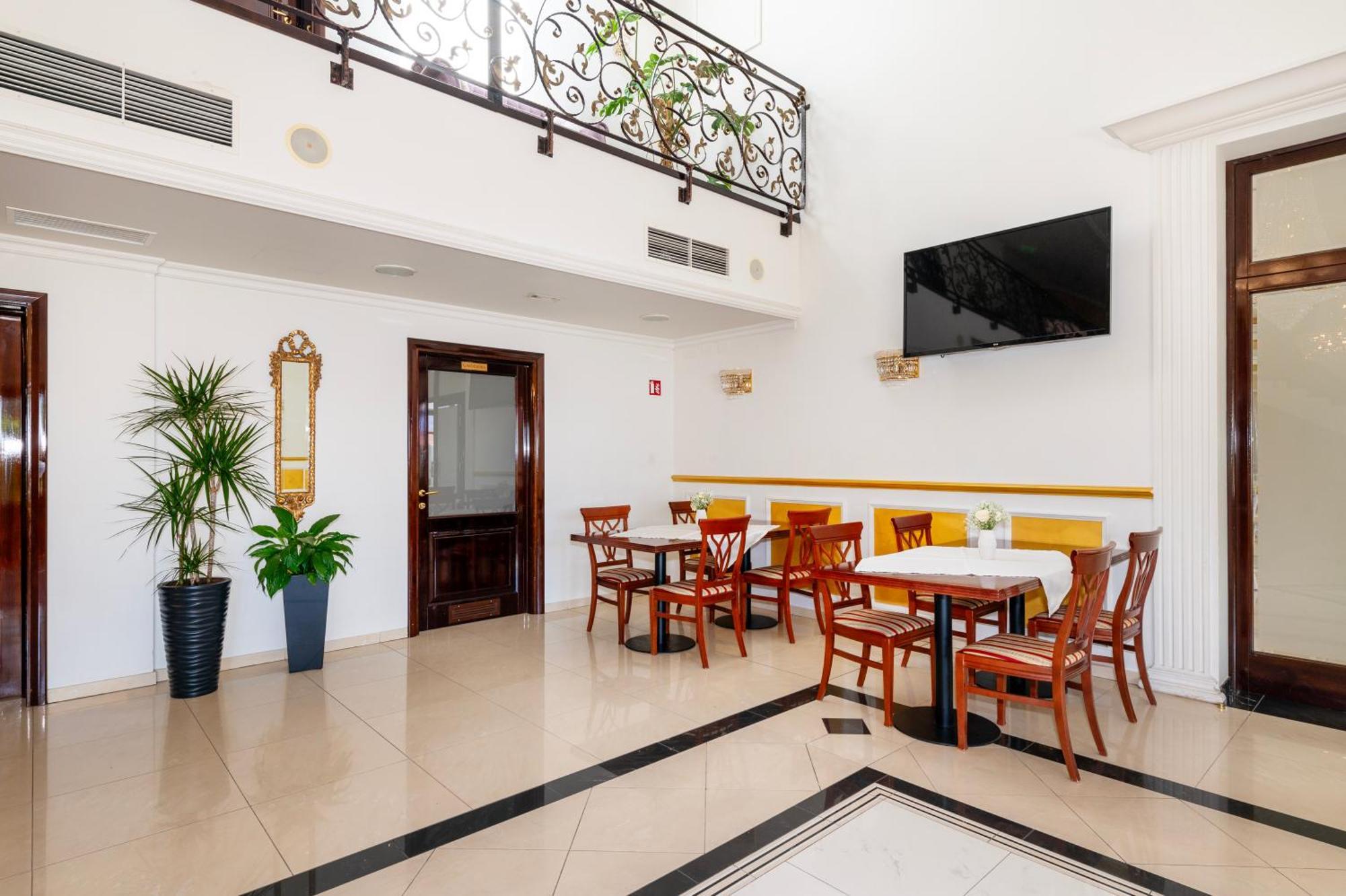 Guest Accommodation Atrium Gulin โลโซวาซ ภายนอก รูปภาพ