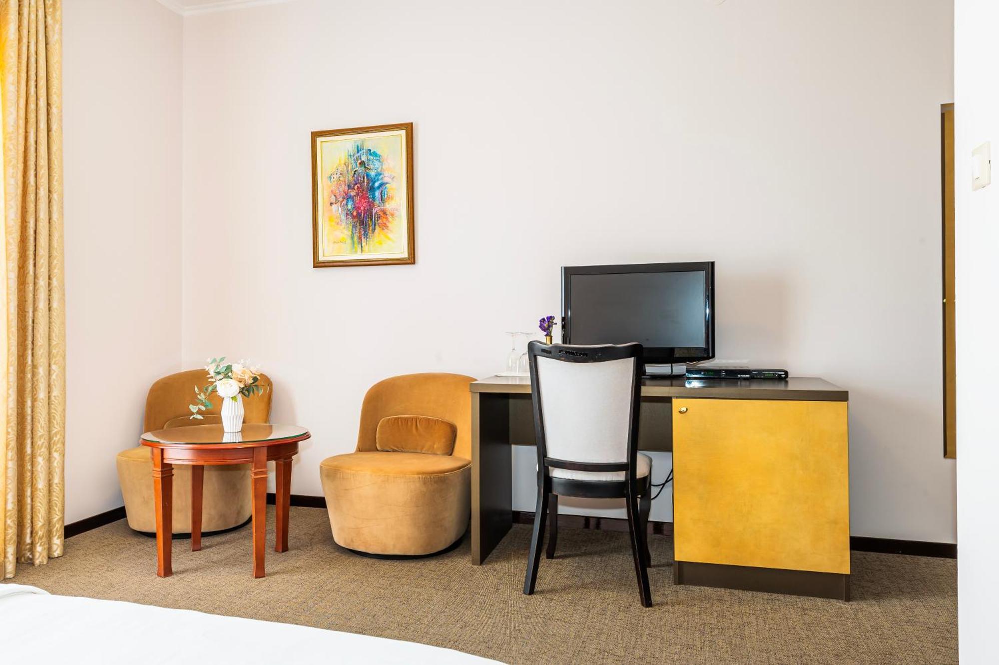 Guest Accommodation Atrium Gulin โลโซวาซ ภายนอก รูปภาพ