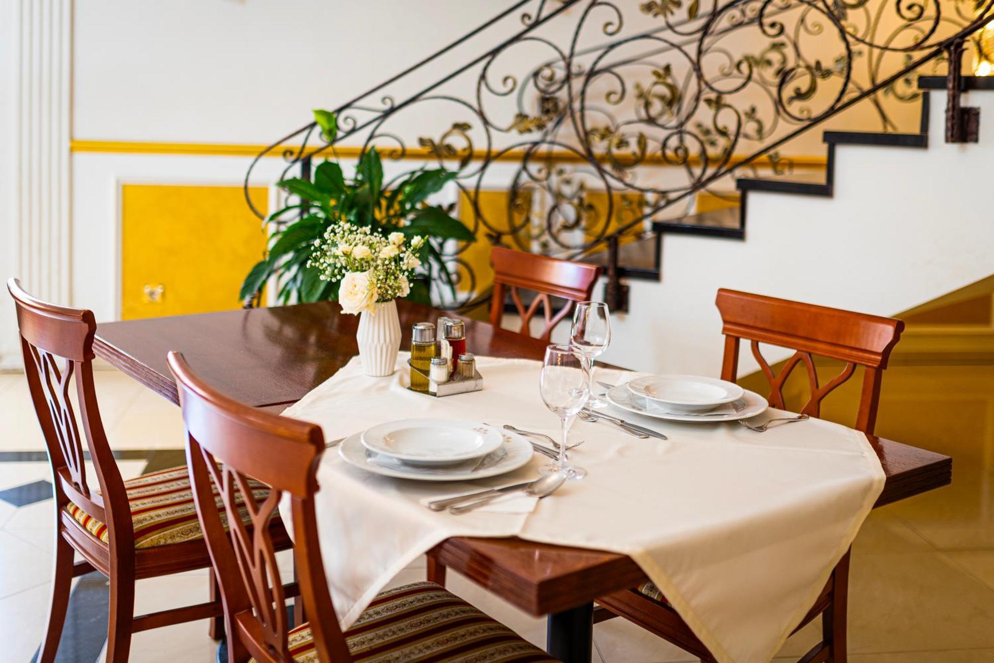 Guest Accommodation Atrium Gulin โลโซวาซ ภายนอก รูปภาพ