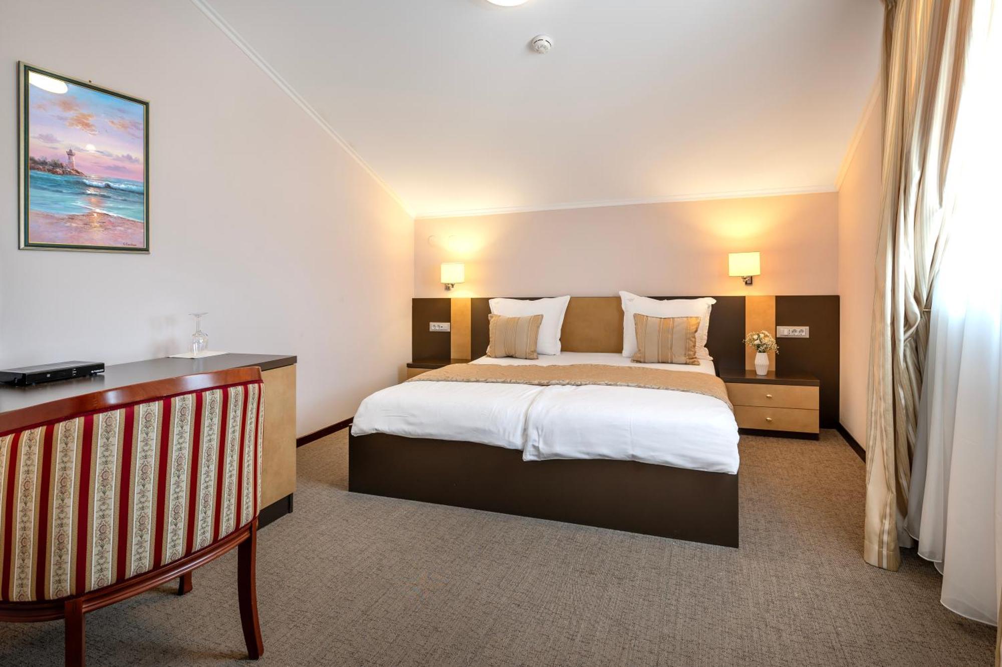 Guest Accommodation Atrium Gulin โลโซวาซ ภายนอก รูปภาพ