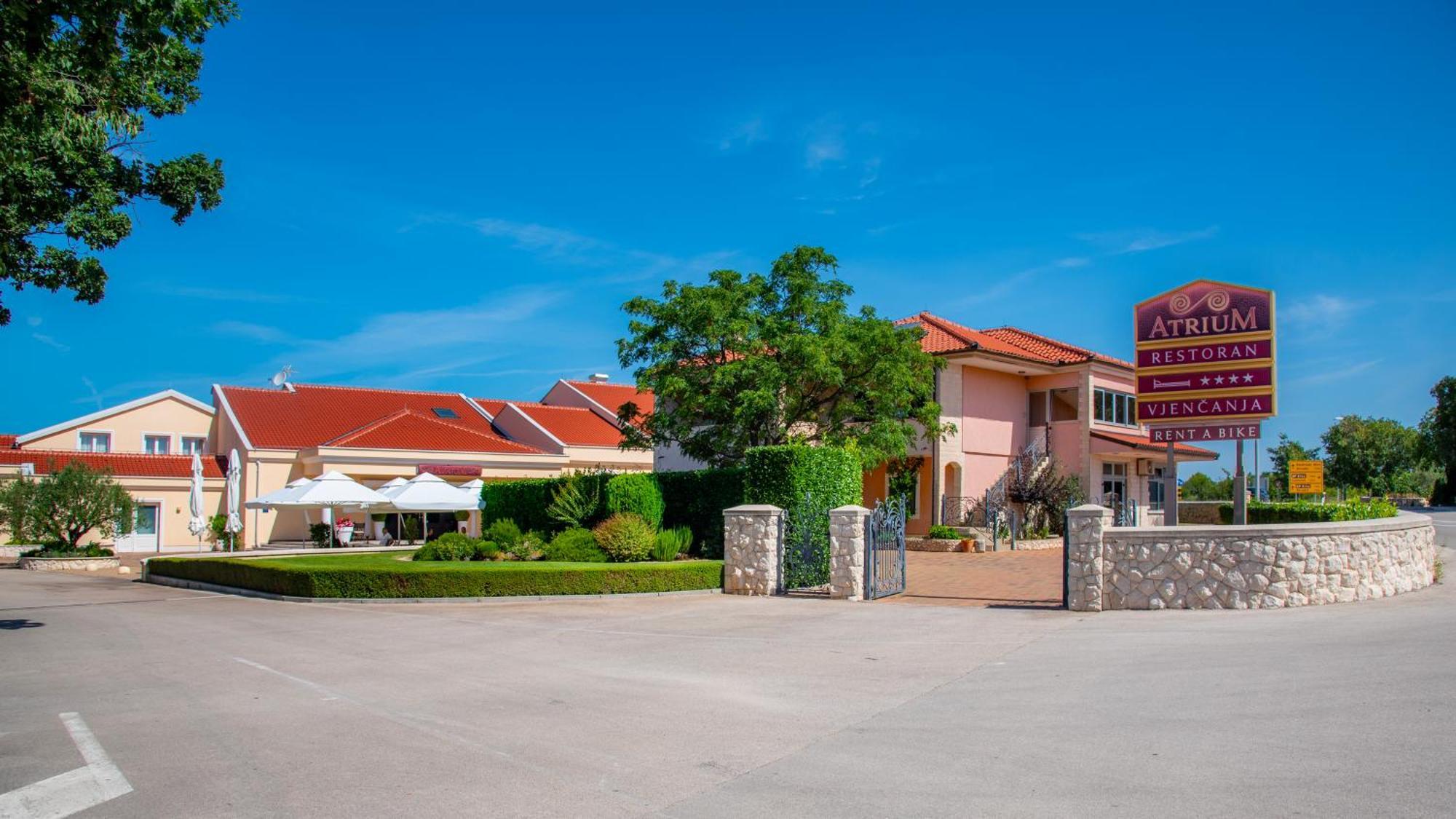 Guest Accommodation Atrium Gulin โลโซวาซ ภายนอก รูปภาพ