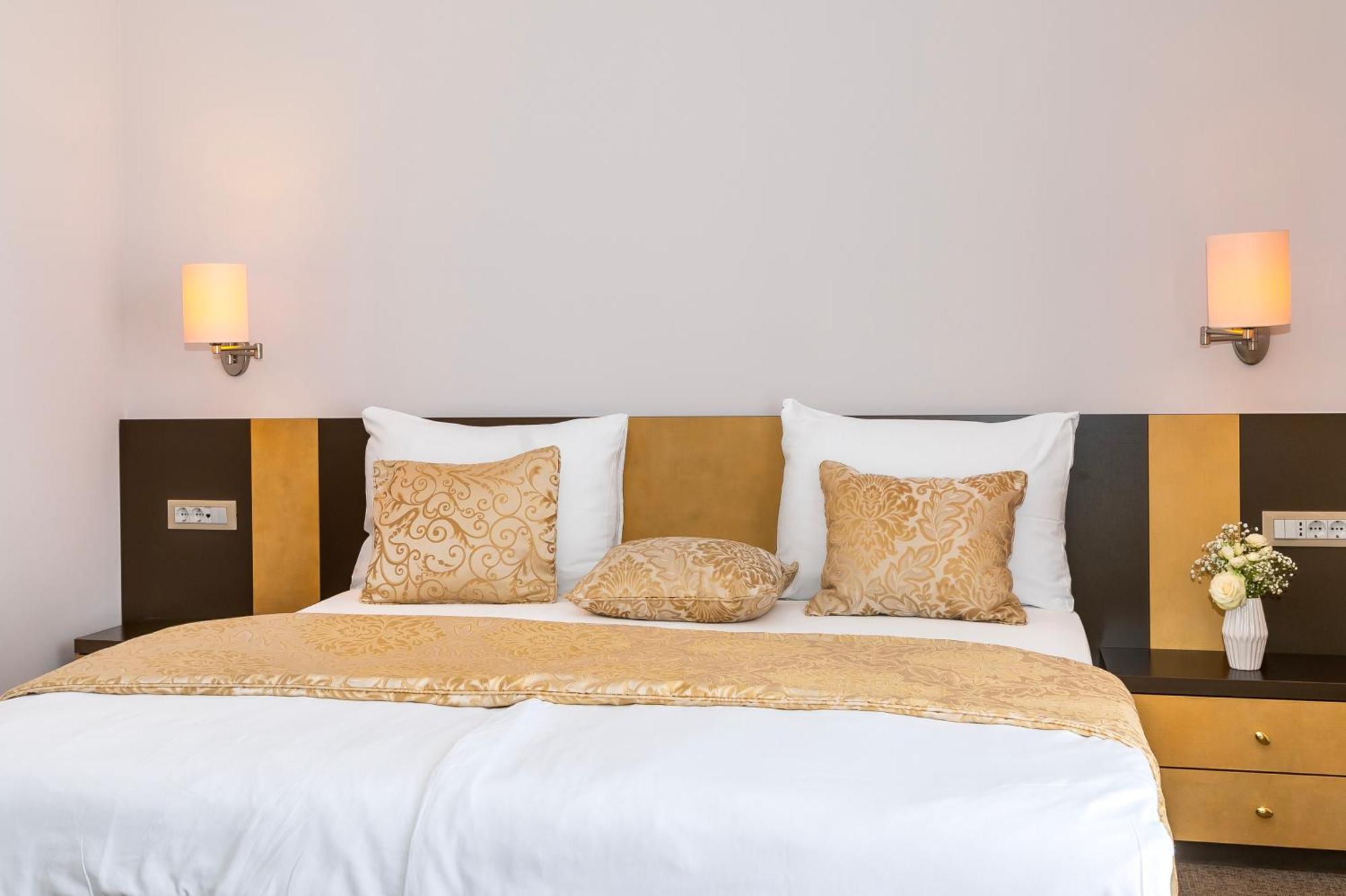 Guest Accommodation Atrium Gulin โลโซวาซ ภายนอก รูปภาพ