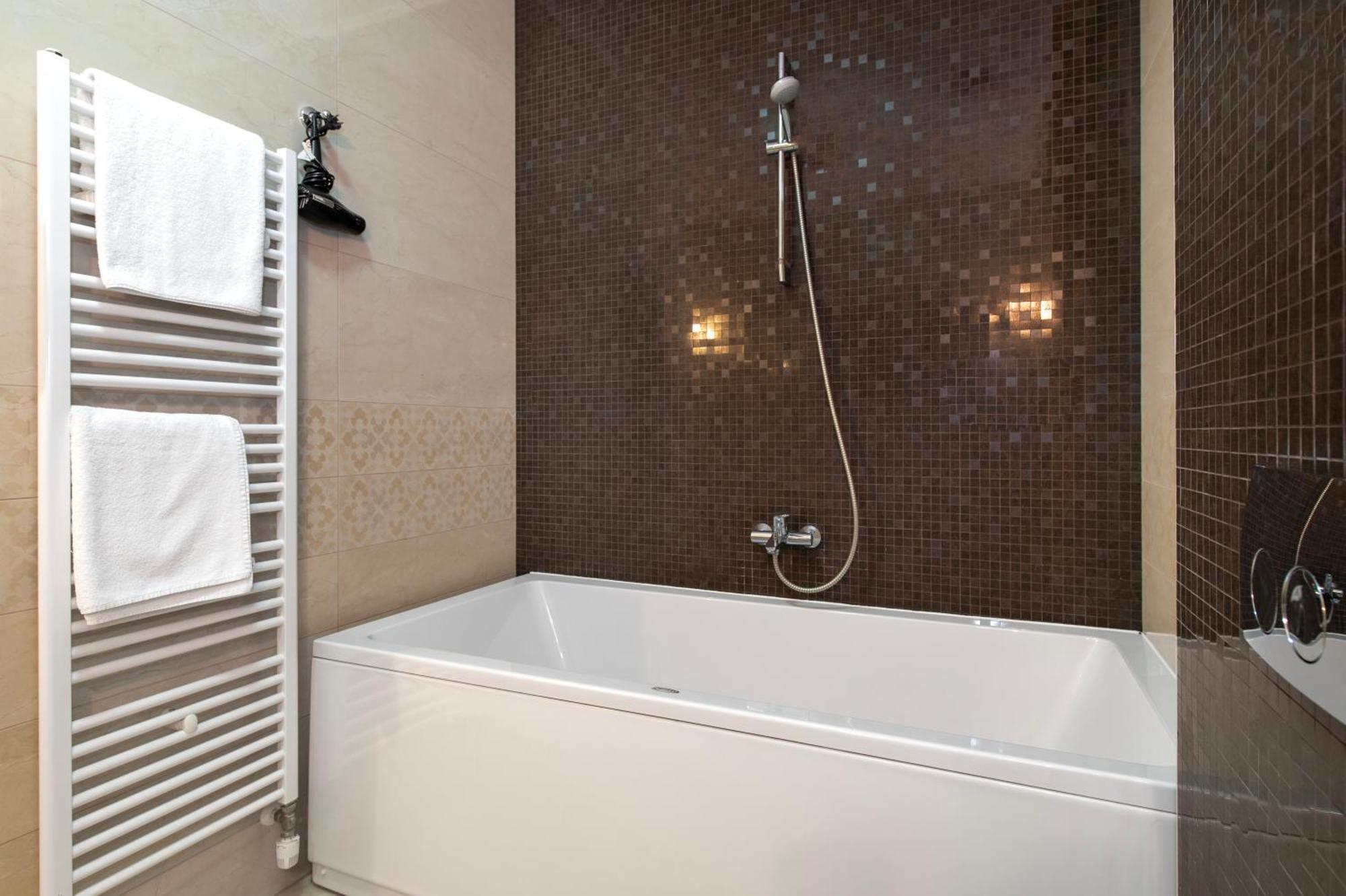 Guest Accommodation Atrium Gulin โลโซวาซ ภายนอก รูปภาพ